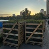 В Екатеринбурге установливают крупнейшую вертикальную цветочную картину в России