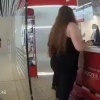 В аэропорту Екатеринбурга пьяная пара, опоздавшая на рейс в Сочи, устроила...