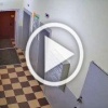 Тюменские обдолбыши решили презентовать своё могущество прямо в подъезде.