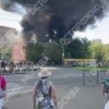 Сильный пожар в Подмосковье: горит крыша жилого дома.