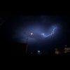 В небе над городом вспыхнула ослепительная молния 🌩️