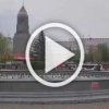 Музыкальные фонтаны работают сегодня под песни военных...