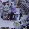 Пьяный мужчина облапал сотрудницу магазина во Владивостоке и сбежал