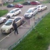 Борец за правильную парковку самокатов, улица Ольховая, 12. Всё правильно...