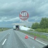 В 50км от Канска по трассе, перегружают фуру, которая сегодня утром слетела в...