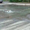 В Оренбурге на улице Есимова бьёт фонтан из коммунального колодца