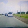 нагло подрезать минивен, объезжая пробку по обочине, но внутри оказались силовики.