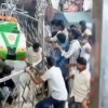 Люди выпали из кабинок аттракциона на ходу в Индии