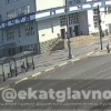 Они нашли друг друга: два самокатчика столкнулись в центре Екатеринбурга