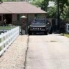 Хваленая прочность Cybertruck сломалось об деревянный забор