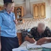 Оружие и боеприпасы конфисковали у экс-чиновника в Новосибирской области В...