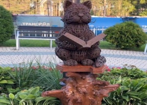 Учёный кот украсил станцию Сеятель в Новосибирске На станции Сеятель в...