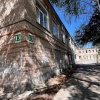 Жители пожаловались на разваливающийся дом в Новосибирске. Двухэтажка по...