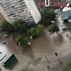 Сильный ливень затопил улицу рядом с ЖК на севере Москвы. Из-за непогоды...