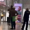 В челябинском ТЦ очевидцы стали свидетелями разборки между мигрантом и...