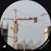 Очевидцы заметили на московской стройке мигранта, который прервал работу ради...