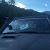 «Спасибо, что не в лицо» — на Камчатке гигантский камень пробил лобовое стекло машины на полном ходу