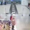 Два молодых человека, выпив, украли одежду на 30 тысяч рублей в ТЦ на...
