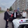 В Красноярске молодожены решили сыграть в нарды прямо на дороге. Перекрытое...