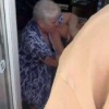 На видео — драка двух женщин в центре в Петербурга. Причина конфликта...