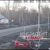 Дыра на кемеровской улице отправила машину с двумя женщинами в страшный полёт