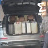 Не знаем, что эти мужики из Еката собрались пережить, но шесть канистр...