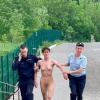 В Ижевске голая дама совершила намаз перед мечетью.