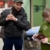 В Екатеринбурге прибывающих из-за границы мужчин встречают сотрудники военкомата