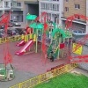 В Кирове на голову ребенка упала конструкция от детской горки. Мальчик встал,...