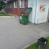 Выбросить электросамокат в мусорный бак кто-то додумался на улице Холодильной в Заельцовском районе