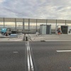 На КАД в Петербурге легковушка насмерть сбила дорожного рабочего. По предварительным данным полиции, водитель Kia Ceed могла уснуть за рулём, выехала в зону дорожных работ и сбила двух мужчин.