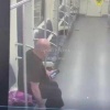 Невнимательный пассажир выронил в вагоне метро свой мобильный телефон стоимостью 12 тыс рублей.