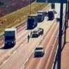 В Ленобласти 46-летний дальнобойщик протаранил машины, стоявшие в средней полосе после другой аварии
