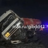 Водитель одного из большегрузов пострадал в результате столкновения двух бензовозов на трассе в Кузбассе