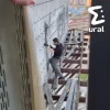 Слабоумие и отвага из Екатеринбурга. Там какой-то смельчак залез на...
