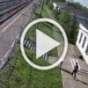 В Омской области молодая девушка в наушниках попала под грузовой состав: момент гибели сняла камера