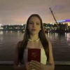 «Аттестат в реке, по бокам конвой» — выпускница выкинула красный аттестат и выложила ролик в ТикТок