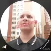 В Мурино скинхед шёл по своим делам, как вдруг наткнулся на маленького точика, который решил покакать