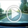 По дороге - со всей дури. Электросамокатчик с пассажиром...