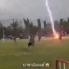 Молния убила футболиста прямо во время матча в Таиланде.