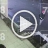Группа молодых людей напала и подожгла голову петардой