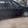 Жёсткие кадры: В Киргизии у байкера на большой скорости внезапно лопнуло...