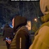 В Челябинске местные жители засняли мужика, который ссал прямо на ходу....