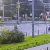 На проспекте Наставников подросток попытался перебежать дорогу на красный сигнал, но попал под колёса Audi Q5.