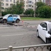 На улице Челюскинцев водитель протаранил три машины и скрылся, бросив автомобиль