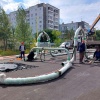 В Саяногорске на бульваре «На семи ветрах» начался монтаж детской площадки....