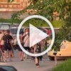 В Калининском районе Новосибирска у озера «Спартак» толпа...
