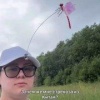 В интернете нашли рабочий способ отпугивать от себя комаров: нужно повесить на себя игрушечную стрекозу