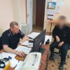 В Оренбурге установили молодых людей, бросавших петарды из окна на...