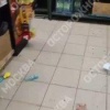 Осторожно, жесткие кадры. Мужчина устроил погром в магазине и совершил...